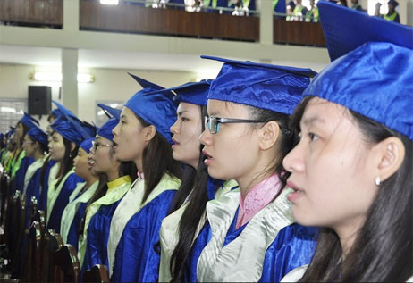 Doanh nghiệp có hàng ngàn cử nhân đại học làm công nhân